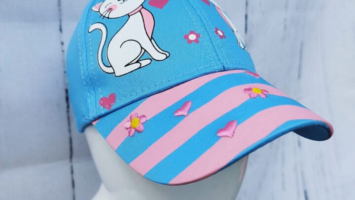 Dlaczego Twoje dziecko powinno nosić czapki z daszkiem latem? Ochrona i styl w jednym!